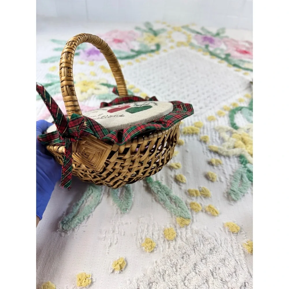 Valorie's Folk Art Applique Wicker Basket Friends Are The Best Decorations Plaid